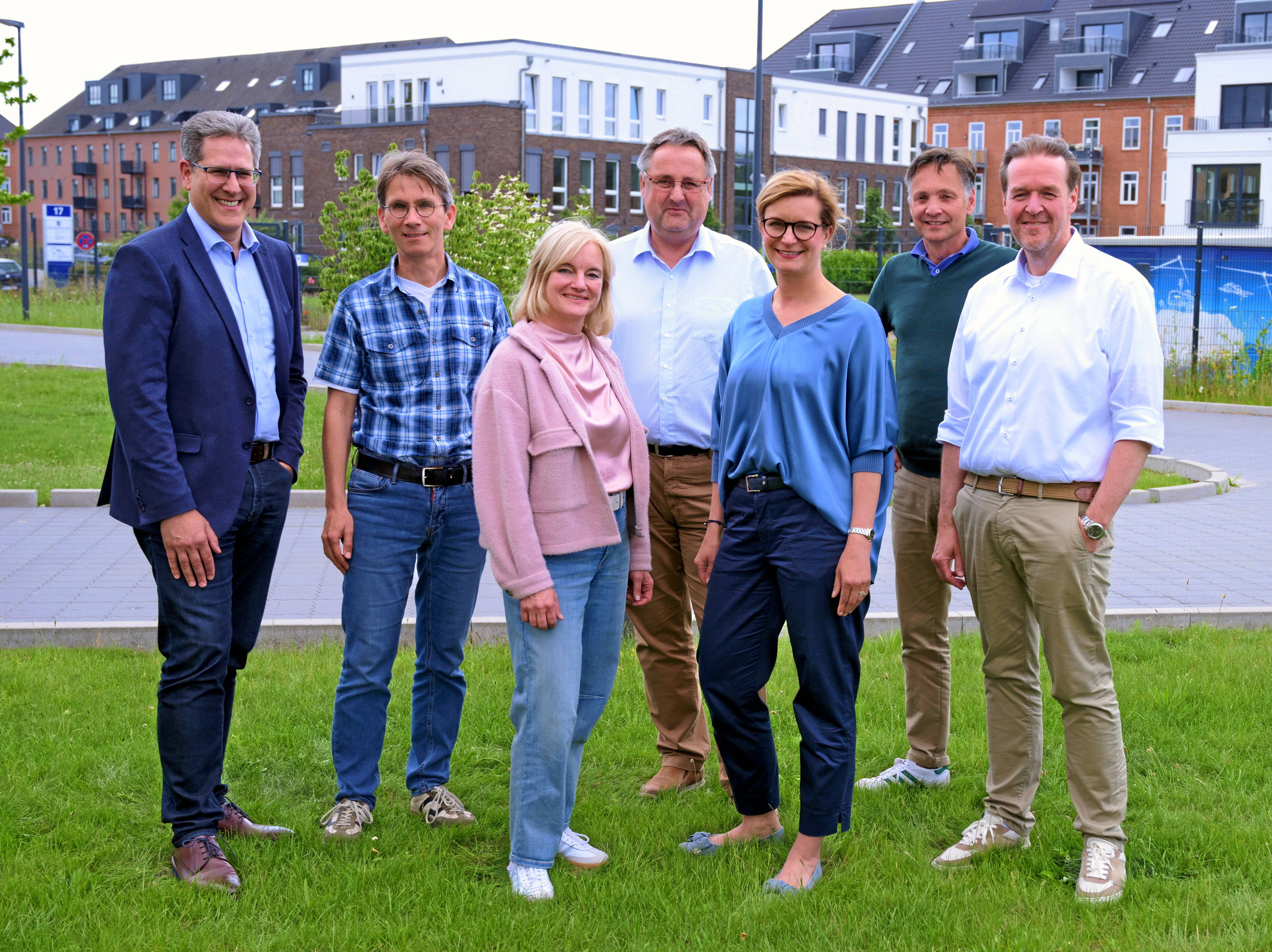 Gruppenbild des ConnectEd e. V. Teams: Zu sehen sind (v. l. n. r.) Marcus Freudenreich, Martin Meier-Schütze, Karoline Amelung, Christian Sommer, Janina Rieke, Christian von Stern, Sven Fricke. Es fehlt: Michael Zeinert. Gruppenbild des ConnectEd e. V. Teams: Zu sehen sind (v. l. n. r.) Marcus Freudenreich, Martin Meier-Schütze, Karoline Amelung, Christian Sommer, Janina Rieke, Christian von Stern, Sven Fricke. Es fehlt: Michael Zeinert.